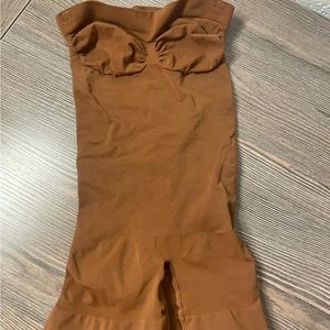 skims strapless seamless sculpt bodysuit shortie